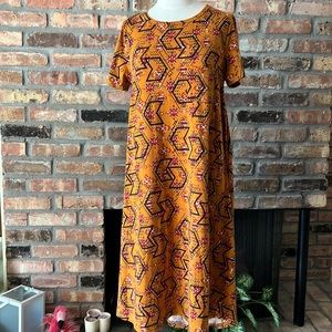 🌸LULAROE Carly Dress Relaxed Pretty Southwest Aztec T-Shirt Style Large